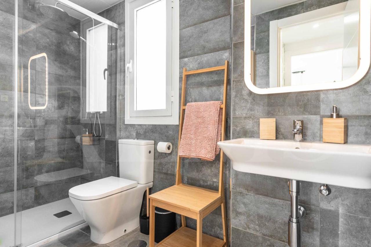 Apartamento Stylish With Balcony & Parking Near The By Rems Málaga