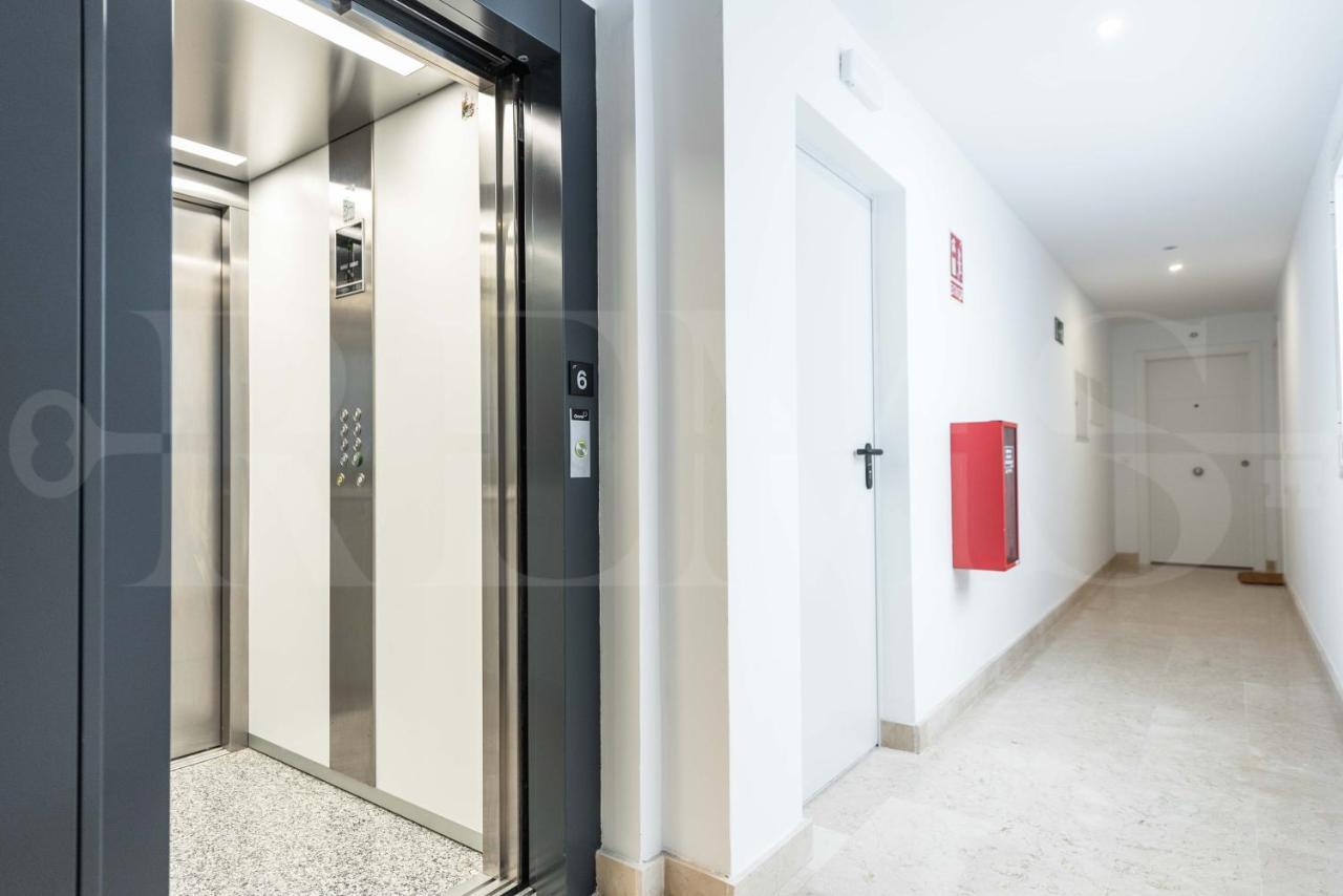 Apartamento Stylish With Balcony & Parking Near The By Rems